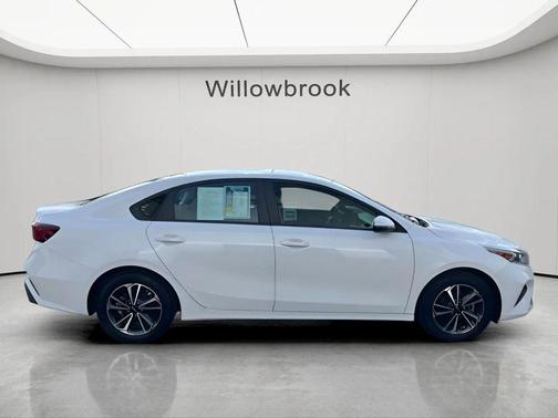 Snow White Pearl 2023 Kia Forte LXS