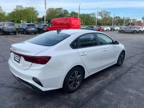Snow White Pearl 2023 Kia Forte LXS