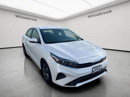 Snow White Pearl 2023 Kia Forte LXS