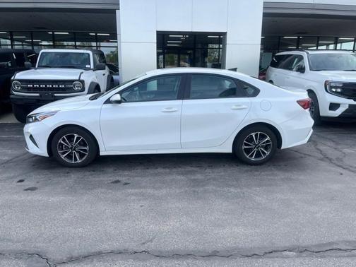 Snow White Pearl 2023 Kia Forte LXS