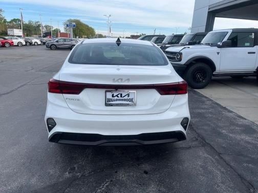 Snow White Pearl 2023 Kia Forte LXS