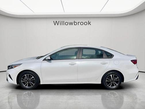Snow White Pearl 2023 Kia Forte LXS