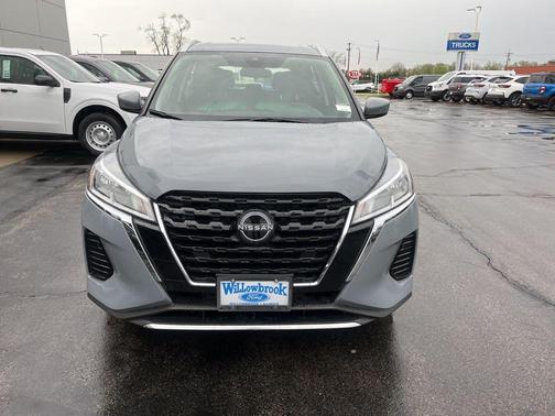 Boulder Gray Pearl 2023 Nissan Kicks SV