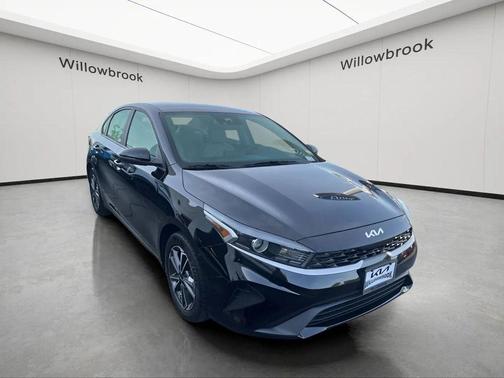 Aurora Black Pearl 2022 Kia Forte LXS