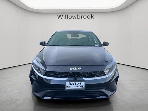 Aurora Black Pearl 2022 Kia Forte LXS