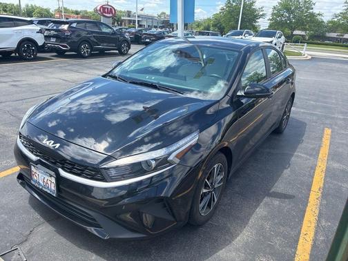 Aurora Black Pearl 2022 Kia Forte LXS
