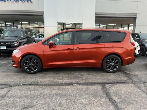 Copper Pearlcoat 2018 Chrysler Pacifica Touring Plus