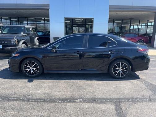 Midnight Black Metallic 2024 Toyota Camry SE