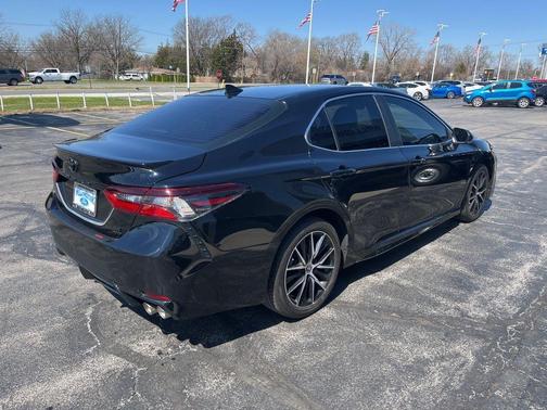 Midnight Black Metallic 2024 Toyota Camry SE