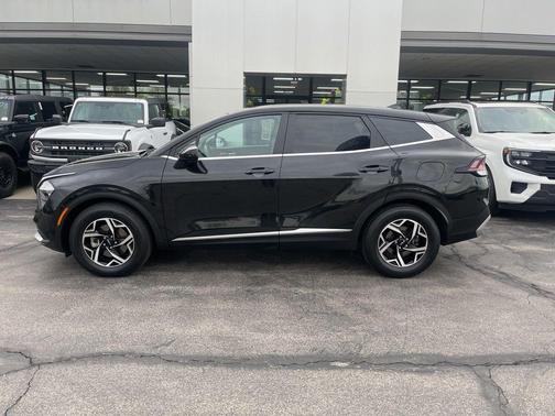 Fusion Orange 2023 Kia Sportage LX