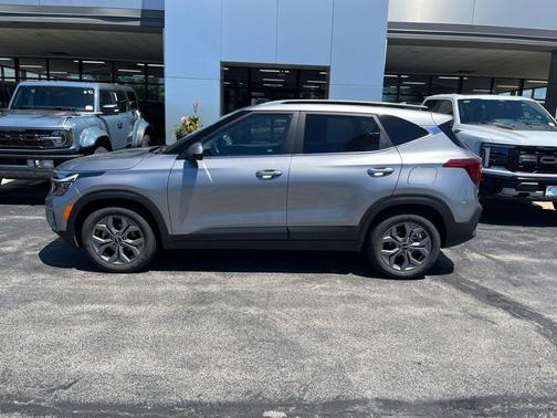 Steel Gray 2024 Kia Seltos S