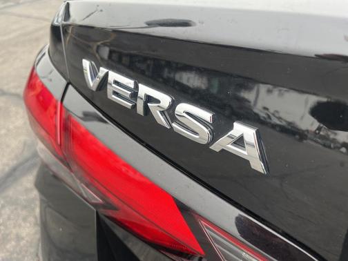 2021 Nissan Versa 1.6 SV