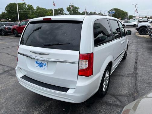 Bright White Clearcoat 2016 Chrysler Town & Country Touring