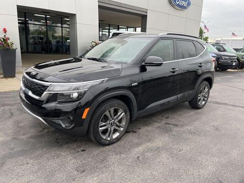 Cherry Black 2021 Kia Seltos S