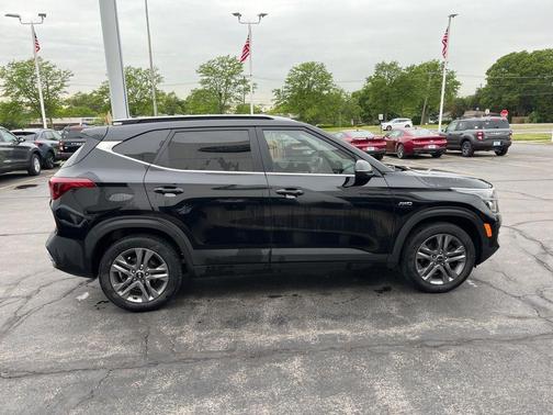 Cherry Black 2021 Kia Seltos S