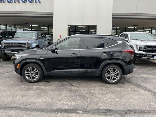 Cherry Black 2021 Kia Seltos S