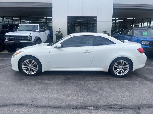 Moonlight White 2010 INFINITI G37