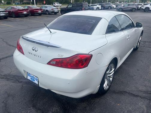 Moonlight White 2010 INFINITI G37