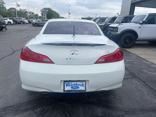 Moonlight White 2010 INFINITI G37