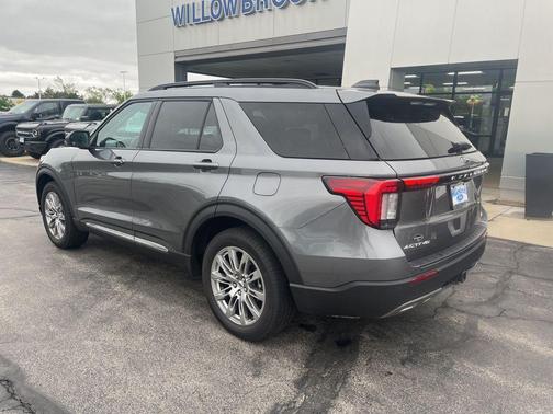 Carbonized Gray Metallic 2025 Ford Explorer Active