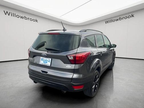 Magnetic 2019 Ford Escape SE