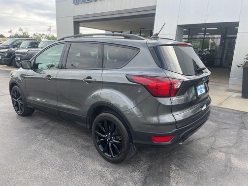 Magnetic 2019 Ford Escape SE