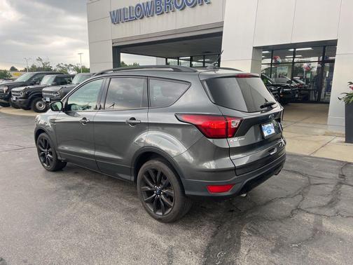Magnetic 2019 Ford Escape SE