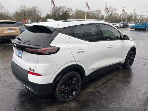 Summit White 2023 Chevrolet Bolt EUV LT