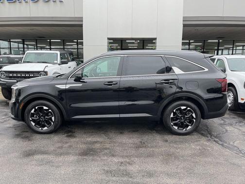 Ebony Black 2025 Kia Sorento S