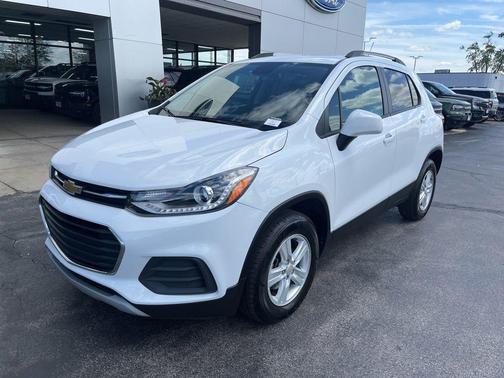 Summit White 2022 Chevrolet Trax LT