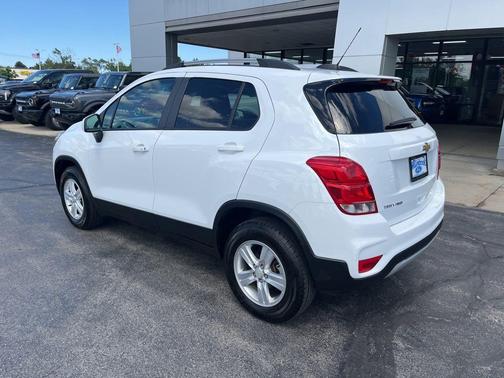 Summit White 2022 Chevrolet Trax LT