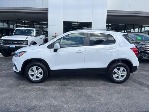 Summit White 2022 Chevrolet Trax LT