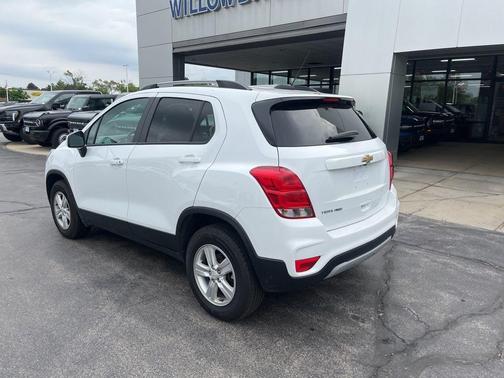 Summit White 2022 Chevrolet Trax LT