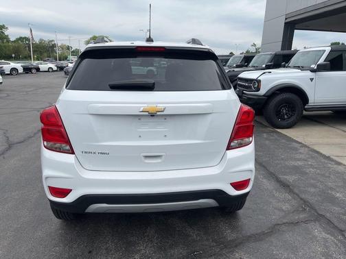 Summit White 2022 Chevrolet Trax LT