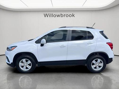 Summit White 2022 Chevrolet Trax LT