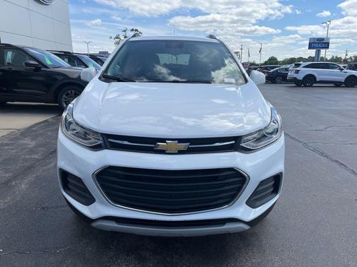 Summit White 2022 Chevrolet Trax LT