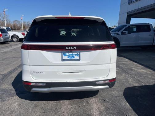 Snow White Pearl 2024 Kia Carnival LX
