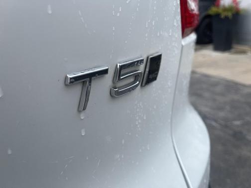 2021 Volvo XC40 T5 R-Design