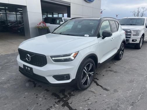 2021 Volvo XC40 T5 R-Design