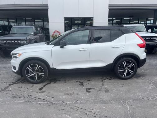 2021 Volvo XC40 T5 R-Design
