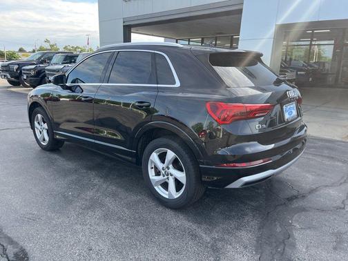 Mythos Black Metallic 2020 Audi Q3 45 Premium