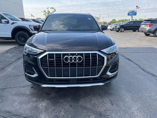 Mythos Black Metallic 2020 Audi Q3 45 Premium