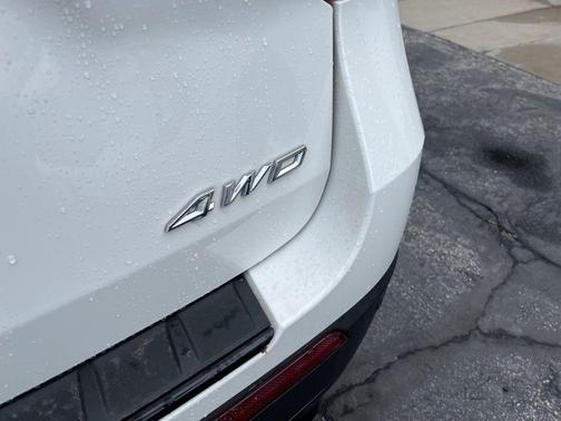White Metallic 2023 Ford Explorer ST-Line