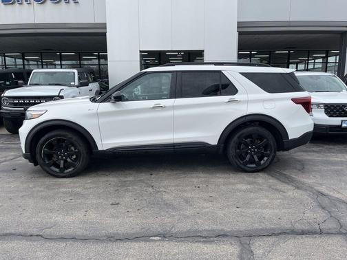 White Metallic 2023 Ford Explorer ST-Line