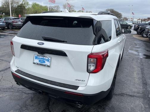 White Metallic 2023 Ford Explorer ST-Line