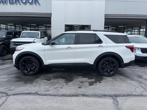 White Metallic 2023 Ford Explorer ST-Line