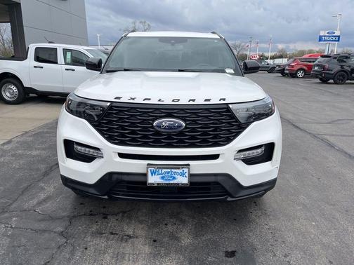 White Metallic 2023 Ford Explorer ST-Line