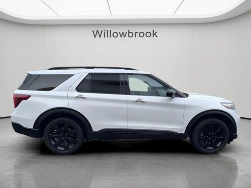 White Metallic 2023 Ford Explorer ST-Line