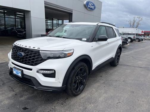 White Metallic 2023 Ford Explorer ST-Line