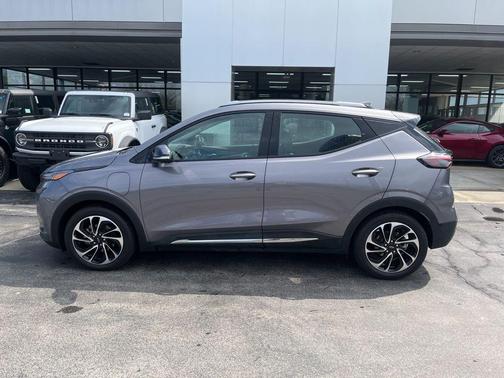Gray Ghost Metallic 2023 Chevrolet Bolt EUV Premier